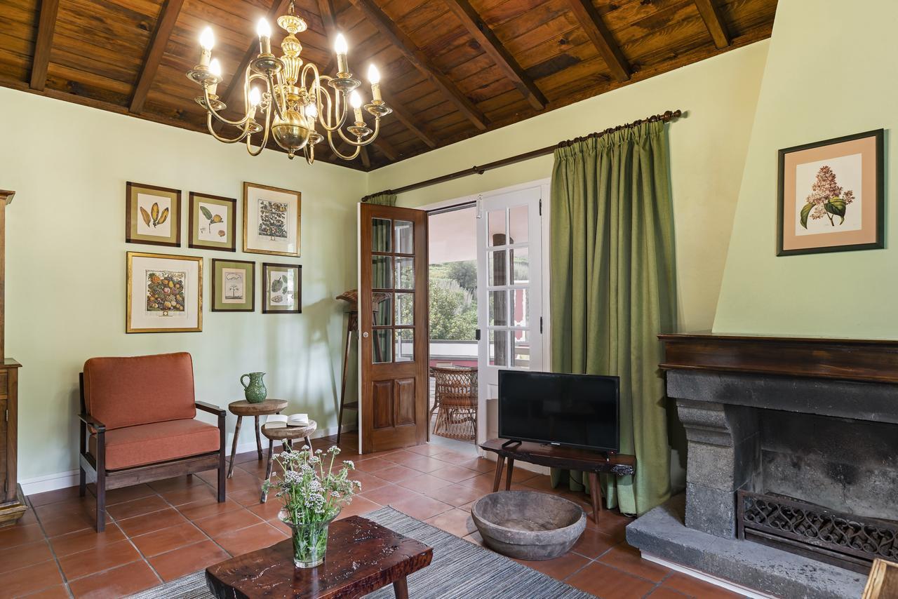 Casas Do Lanço By An Island * São Vicente